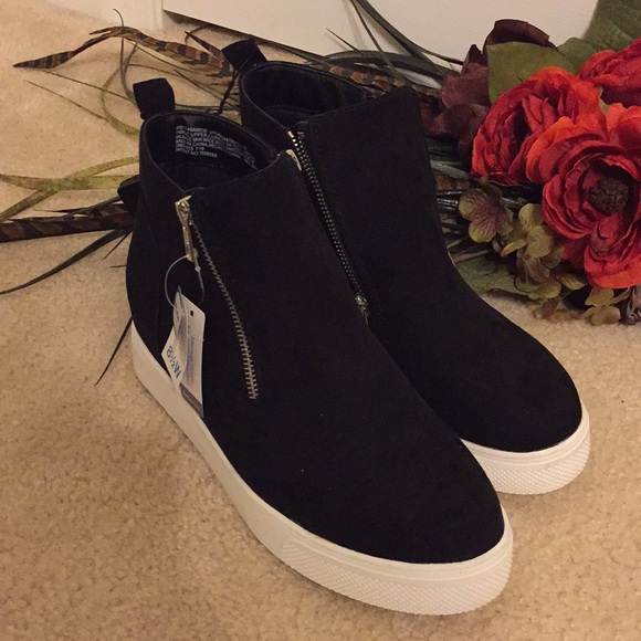 Time and Tru Sneakers - Picture 7 of 8